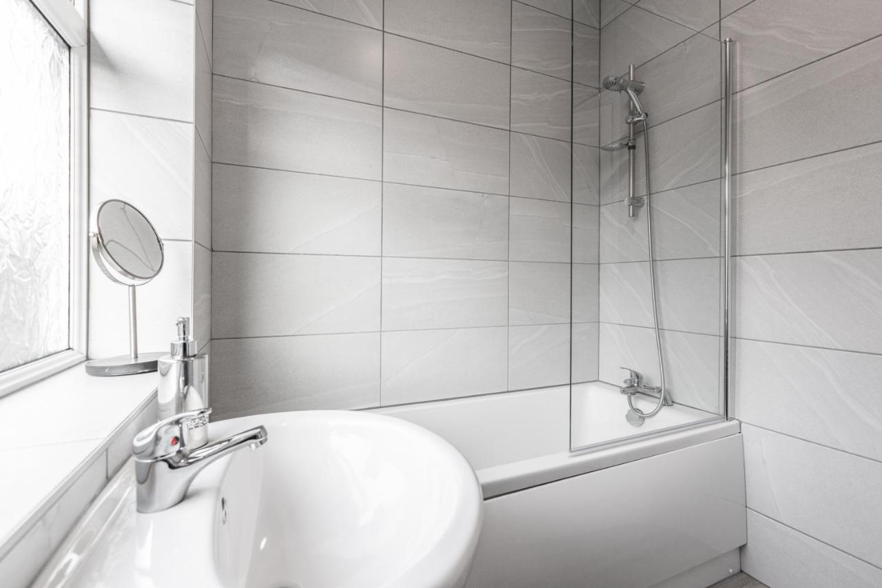 Connaught House - Wi-Fi, Parking, Contractors Villa Preston  Buitenkant foto