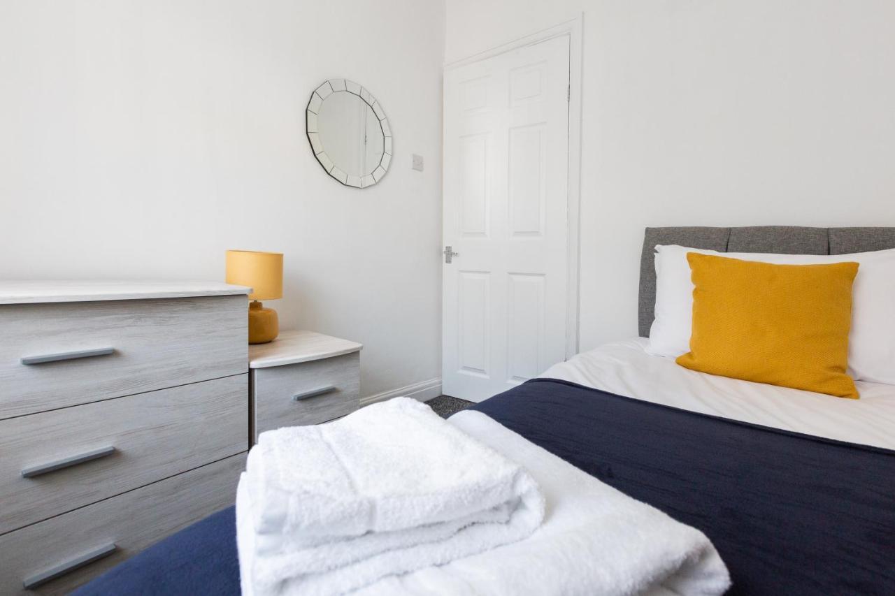 Connaught House - Wi-Fi, Parking, Contractors Villa Preston  Buitenkant foto